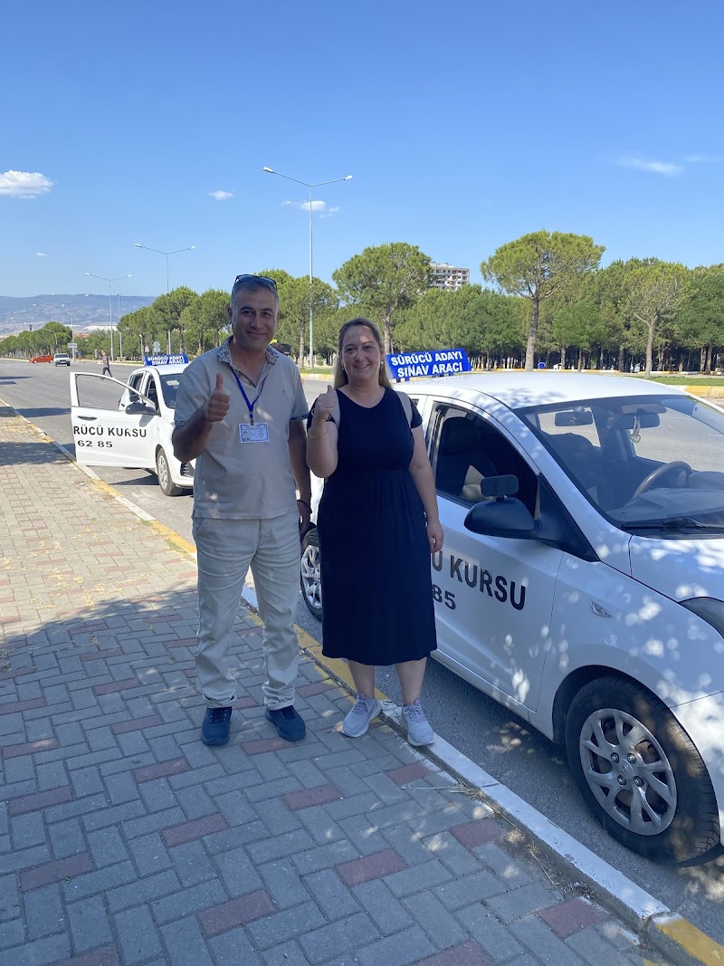 Yeni Mavi Ay Sürücü Kursu