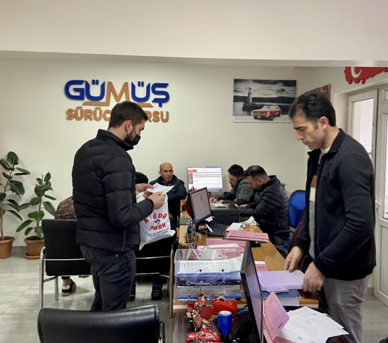 Gümüş Sürücü Sürücü Kursu