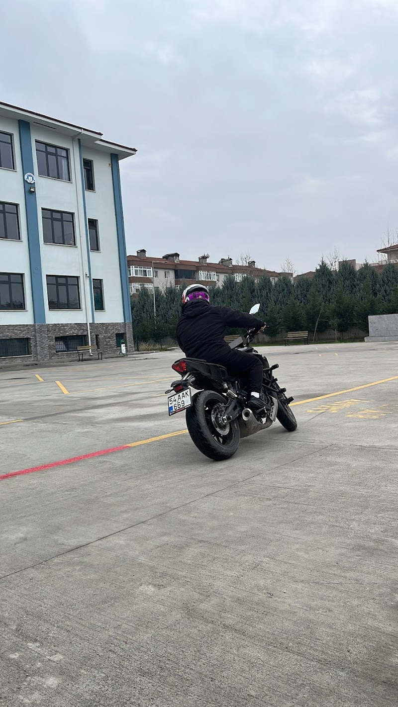 Arifiye Akademi Sürücü Kursu
