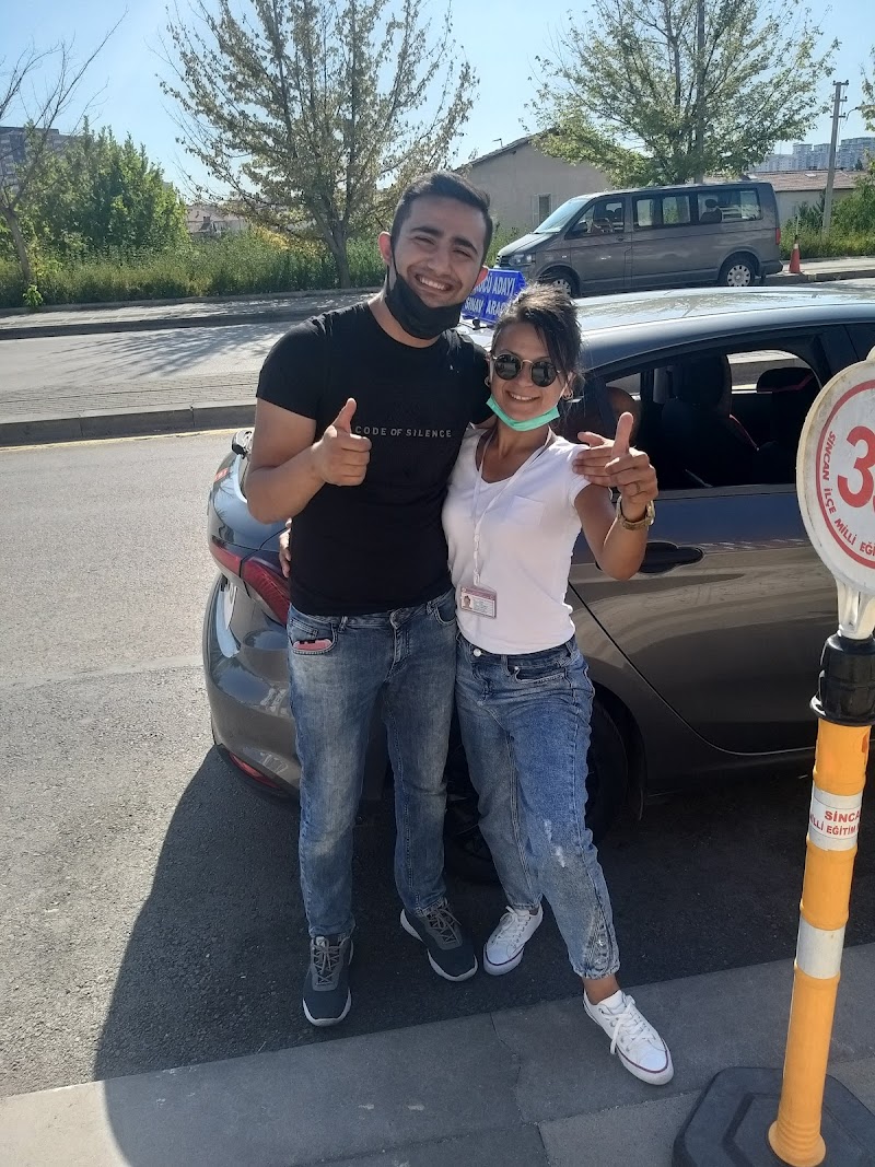 Aysima Yeşilöz Sürücü Kursu
