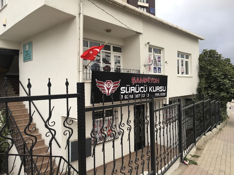 Şampiyon Sürücü Kursu